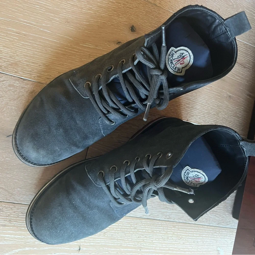 Men’s authentic Moncler Navy Blue Suede Boots, size 43 - Picture 1 of 13